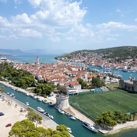 Apartament With Parking Space - 23453 Trogir